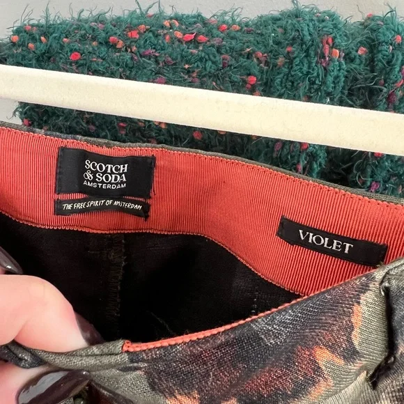 Scotch & Soda Green Floral Men's Chinos - Picture 4 of 5